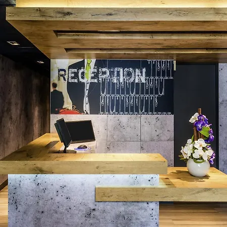 Hotel Ibis Budget Bords De Seine 2*